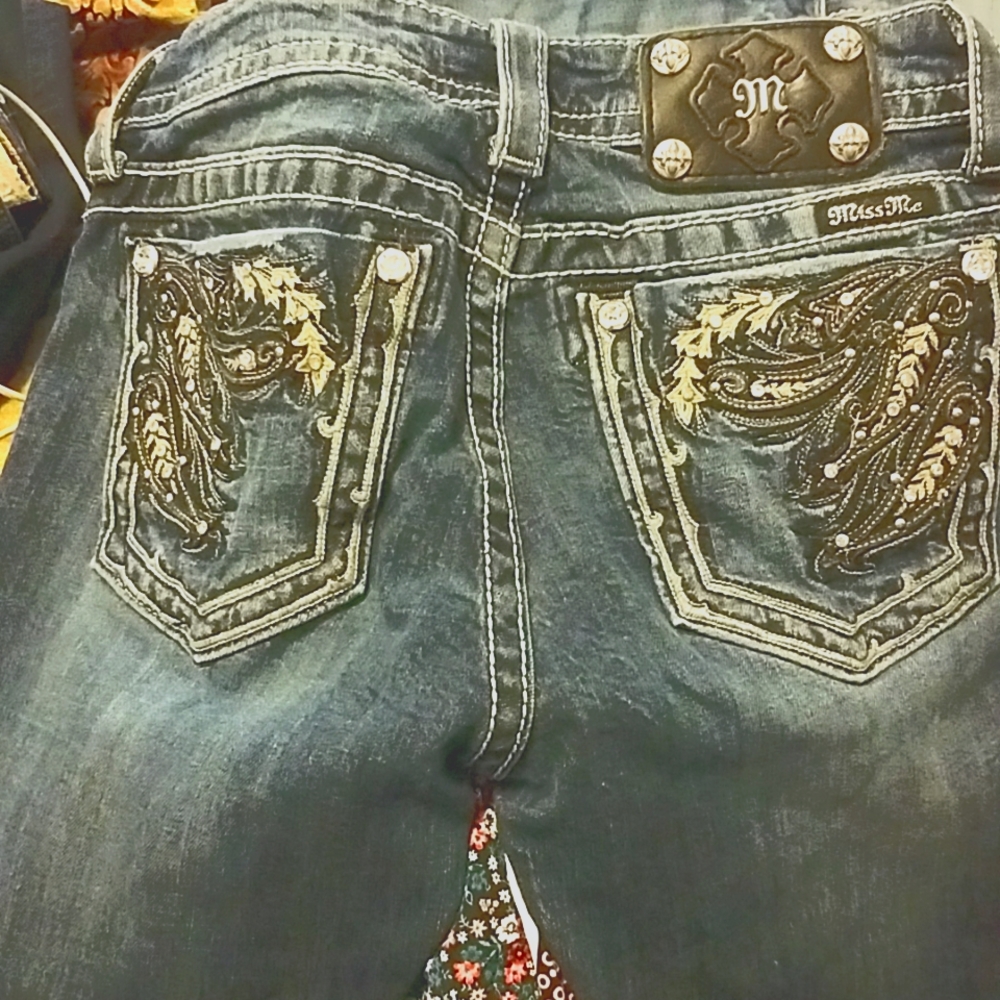 JUNIOR MISSES --MISS ME JEANS Sz -28 model JW5839B4